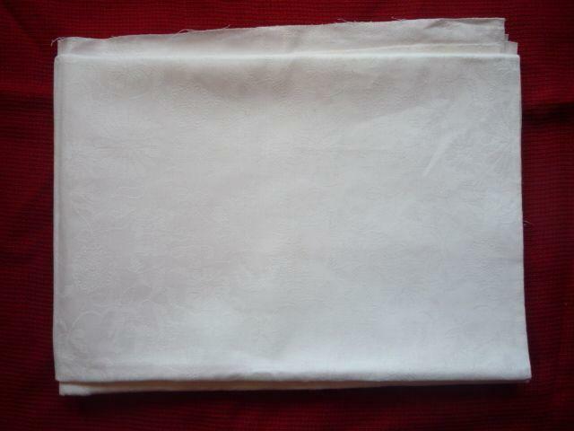 Materiał 140x152cm Biały Adamaszek Tłoczone kwiatki na obrus