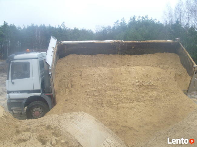 Koparko-ładowarka, transport kruszyw