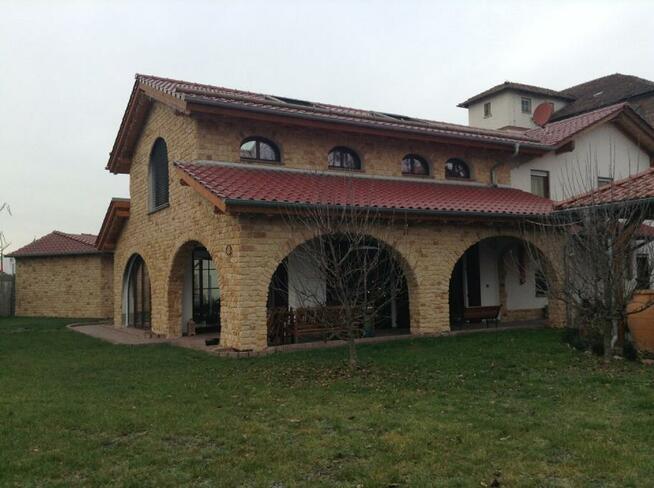 Kamień elewacyjny dekoracyjny na elewacje piaskowiec