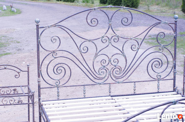 Kowal wykona ogrodzenie, balustradę, meble z kutego żelaza -