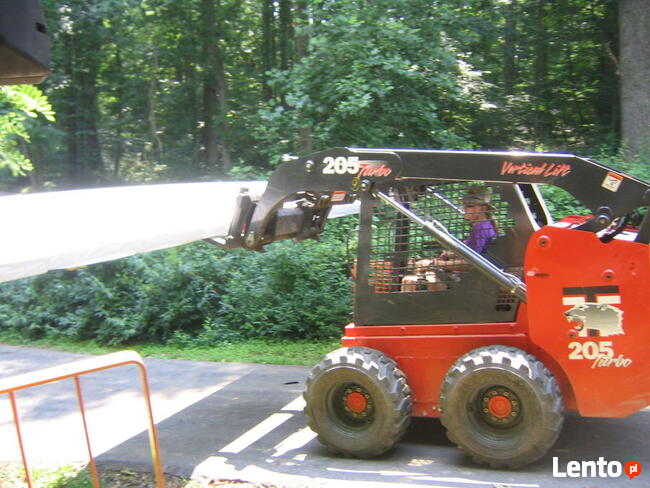 Usługi bobcat mini ładowarką niwelacja terenu