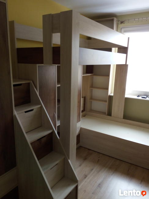 łóżko na antresoli