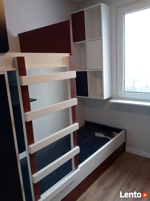 łóżko na antresoli