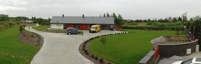 Zakładanie trawników Trawa z rolki Usługi minicignikiem