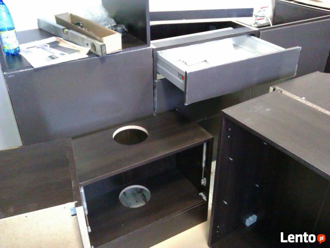 Skręcanie mebli pokojowych, biurowych, kuchennych, sypialnych.