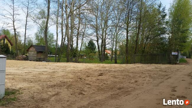 Działka rekreacyjna budowlana z linią brzegową i projektem