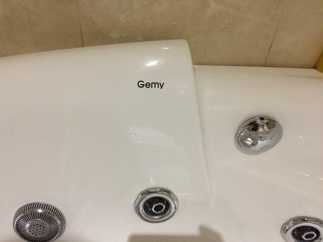 Wanna z hydromasażem gemy