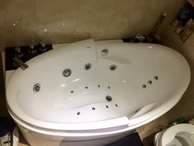 Wanna z hydromasażem gemy