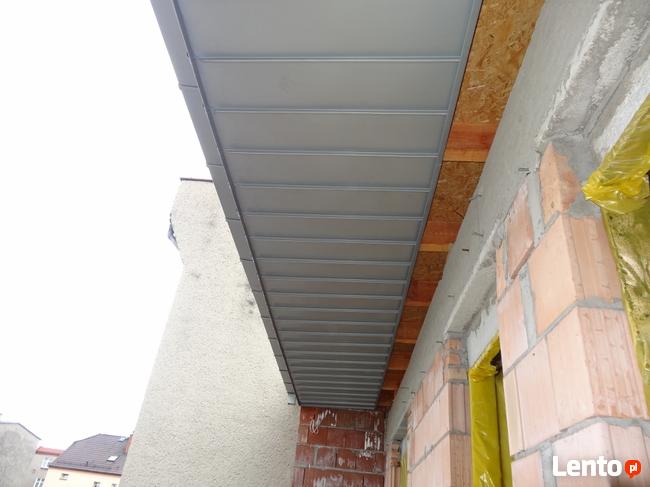 Obróbki na rąbek stojący kątowy z podcięciem łezkowym.