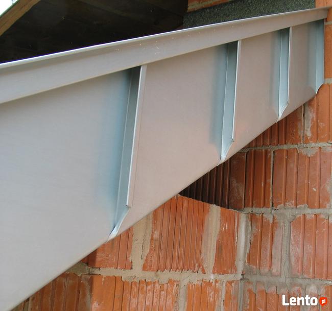 Obróbki na rąbek stojący kątowy z podcięciem łezkowym.