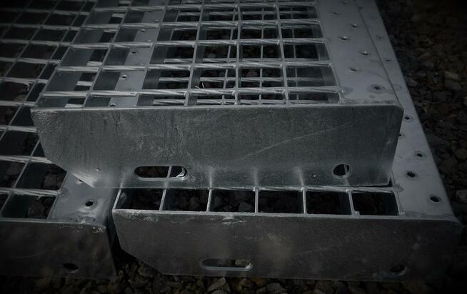 KRATY POMOSTOWE, STOPNIE SCHODOWE METALOWE, PODESTY