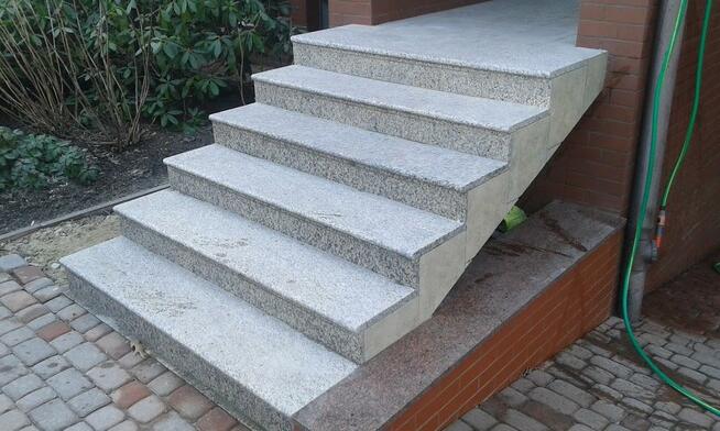 Schody zewnętrzne granit