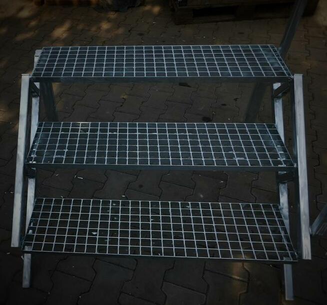 KRATY POMOSTOWE, STOPNIE SCHODOWE METALOWE, PODESTY