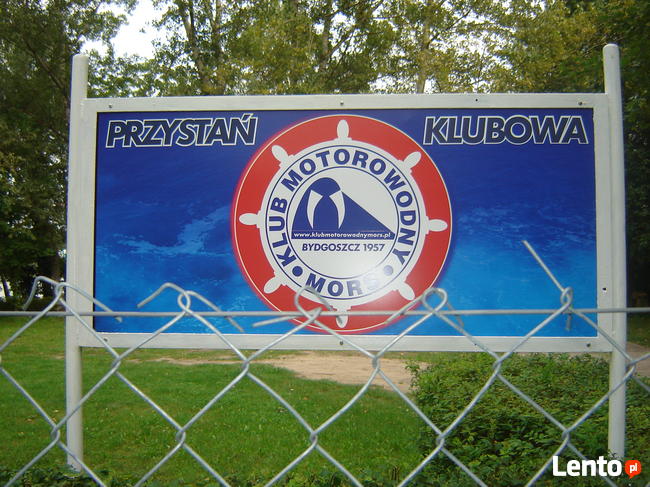 Miejsce na cumowanie łodzi i jachtów w Bydgoszczy.