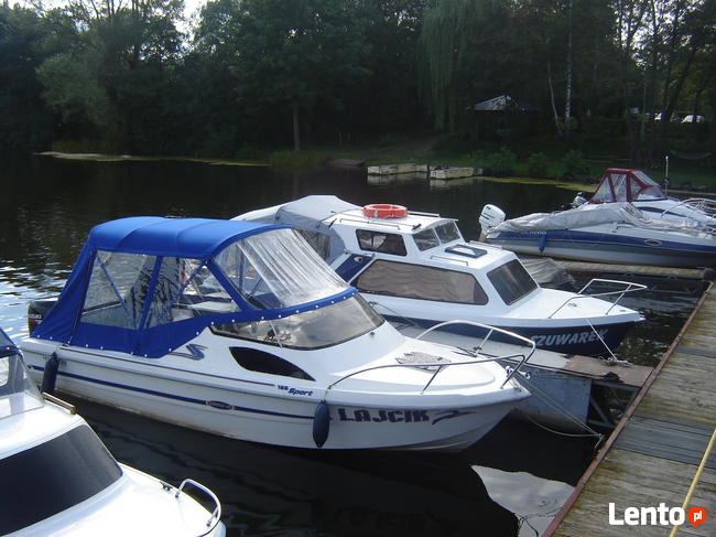 Miejsce na cumowanie łodzi i jachtów w Bydgoszczy.