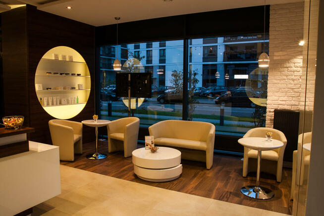 Kosmetyczka - salon Yasumi. Kosmetyka twarzy i ciała