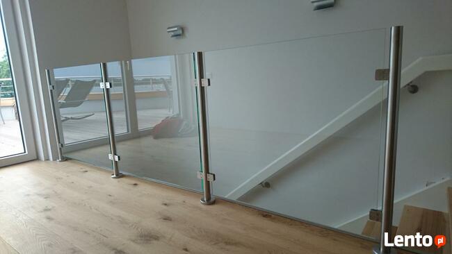 Balustrady, poręcze, podjazdy dla niepełnosprawnych.