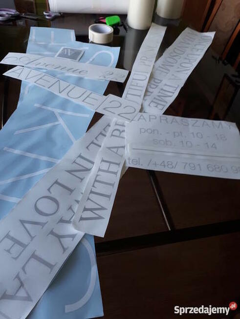 Wycinanie napisów, cięcie ploterem kształtów logo reklama