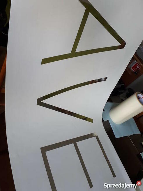 Wycinanie napisów, cięcie ploterem kształtów logo reklama