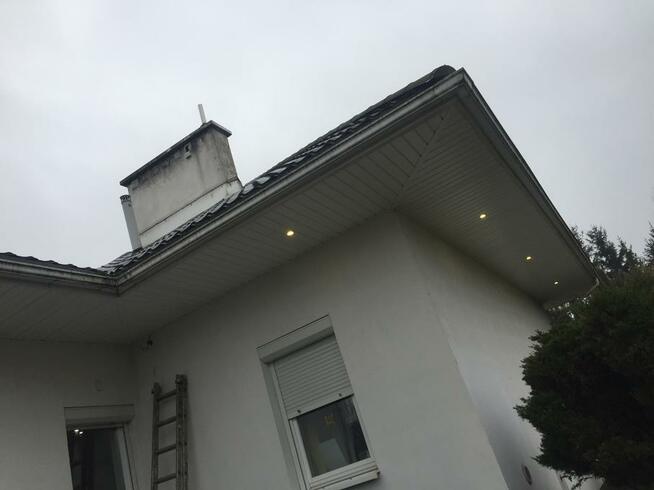 Montaż podbitki dachowej