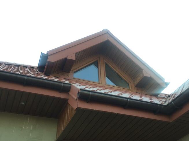 Montaż podbitki dachowej