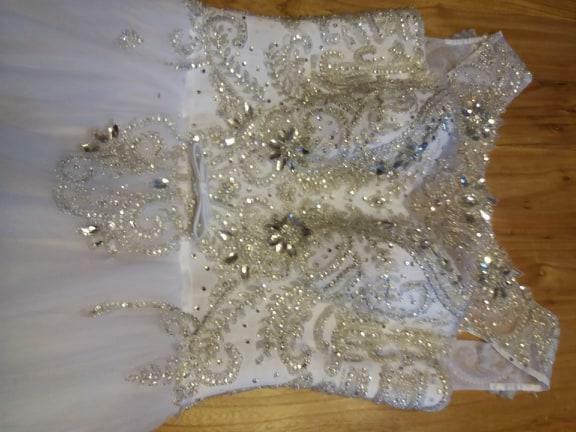 Sprzedam suknię ślubną z welonem