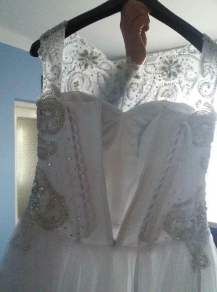 Sprzedam suknię ślubną z welonem