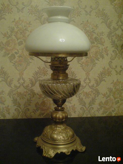 randki ze starymi lampami naftowymi