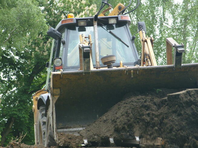 Koparko-ładowarka, koparka, transport