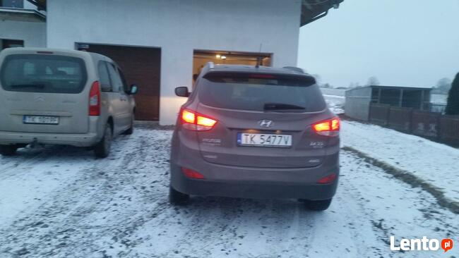 Dom wolnostojący z garażami oraz samo