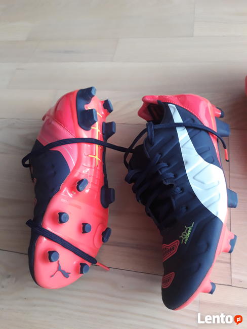 Sprzedam chłopięce korki do piłki nożnej