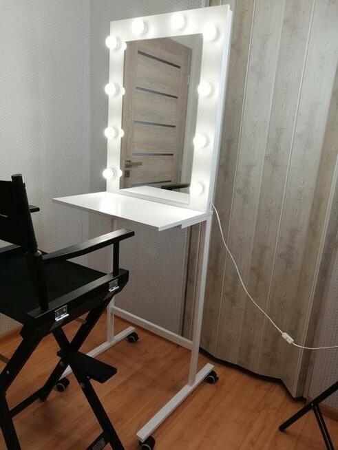 Mobilne stanowisko do makijażu wizażu salonu fryzjerskiego