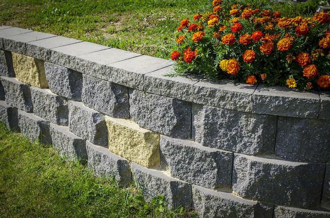 Pustaki oporowe mury ogrodowe łupane palisada wysoka