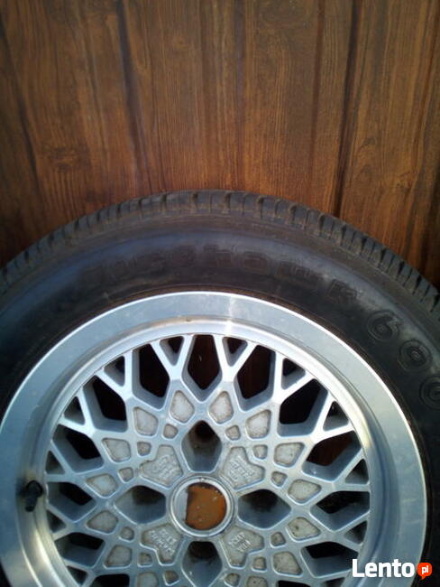 Ładne opony i felgi alu. do forda