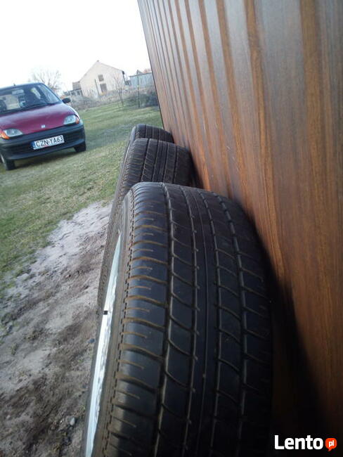 Ładne opony i felgi alu. do forda