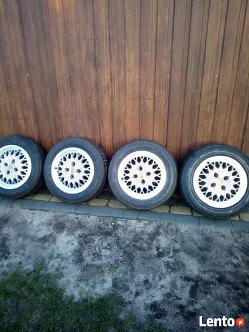 Ładne opony i felgi alu. do forda