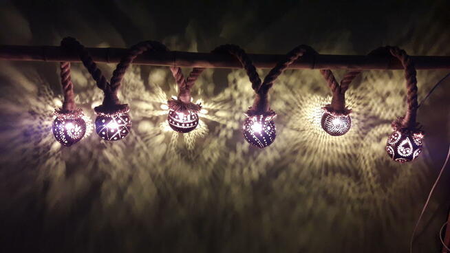 Sznur ozdobny z liny jutowej i kokosów FIREBALLS lampa nocna