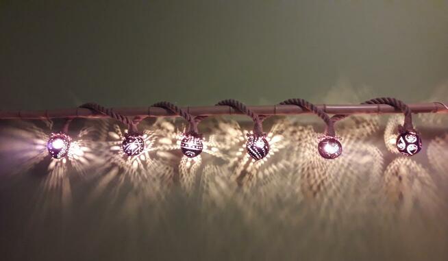 Sznur ozdobny z liny jutowej i kokosów FIREBALLS lampa nocna