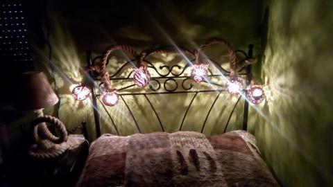 Sznur ozdobny z liny jutowej i kokosów FIREBALLS lampa nocna