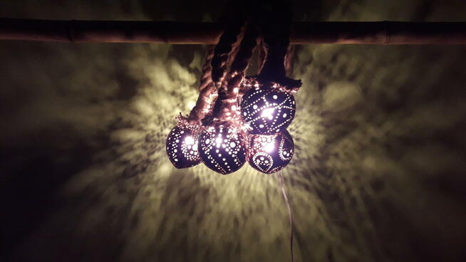 Sznur ozdobny z liny jutowej i kokosów FIREBALLS lampa nocna