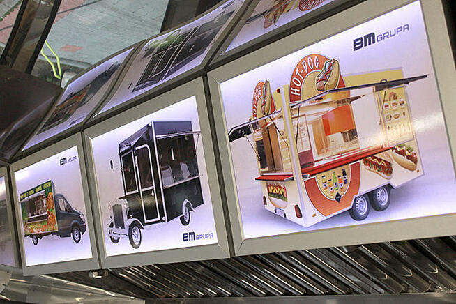 przyczepa gastronomiczna stylizowana na Vintage Food truck