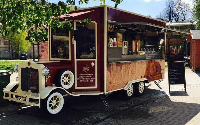 przyczepa gastronomiczna stylizowana na Vintage Food truck
