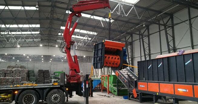 Transport (usługi transportowe) Warszawa auta (tir) z windą