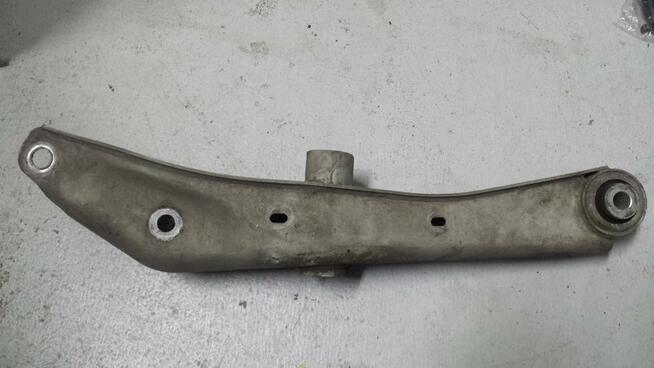 INSIGNIA B wahacz tylny lewy . 4x4