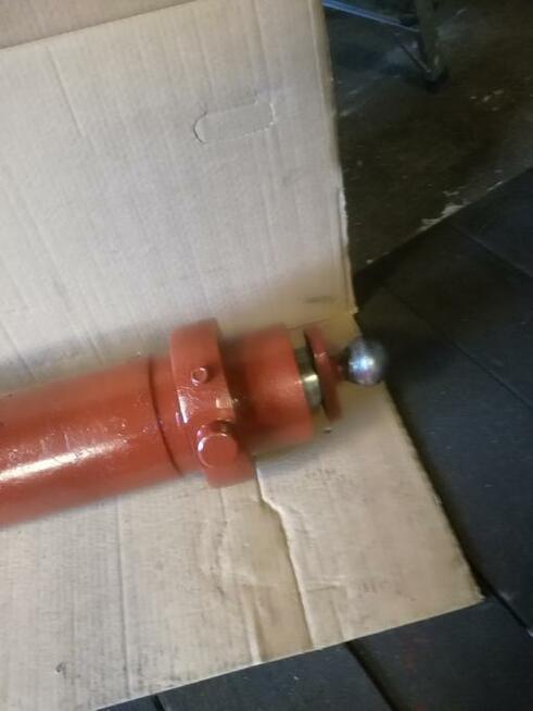 Siłownik wywrotu przyczepy d47