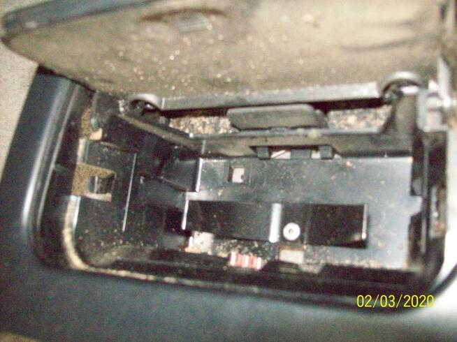 Obudowa popielniczki Peugeot 406