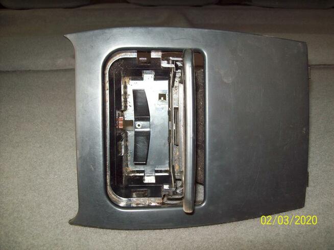 Obudowa popielniczki Peugeot 406