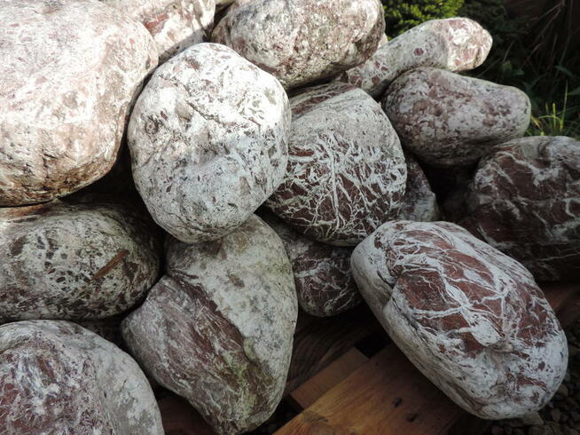 Otoczak czerwony Atlas Red kamień ogrodowy Vanga Kora Granit