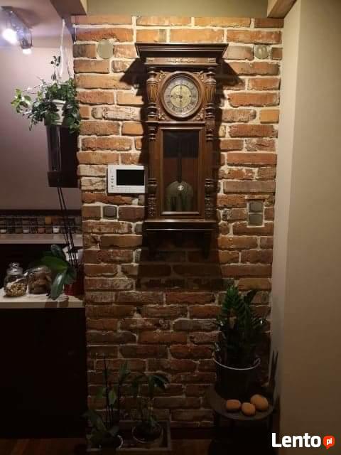 Stara cegła, płytki z cegły, loft, ceglane środki.