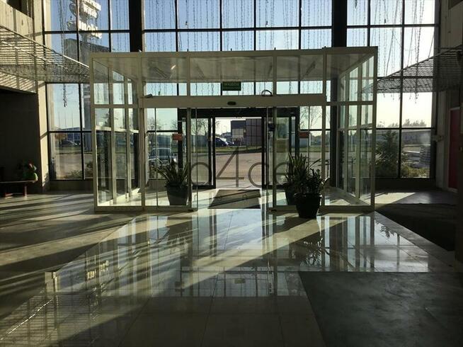 10.000 m2. Rozrywka . Uslugi . Handel. KOMPLEKS
